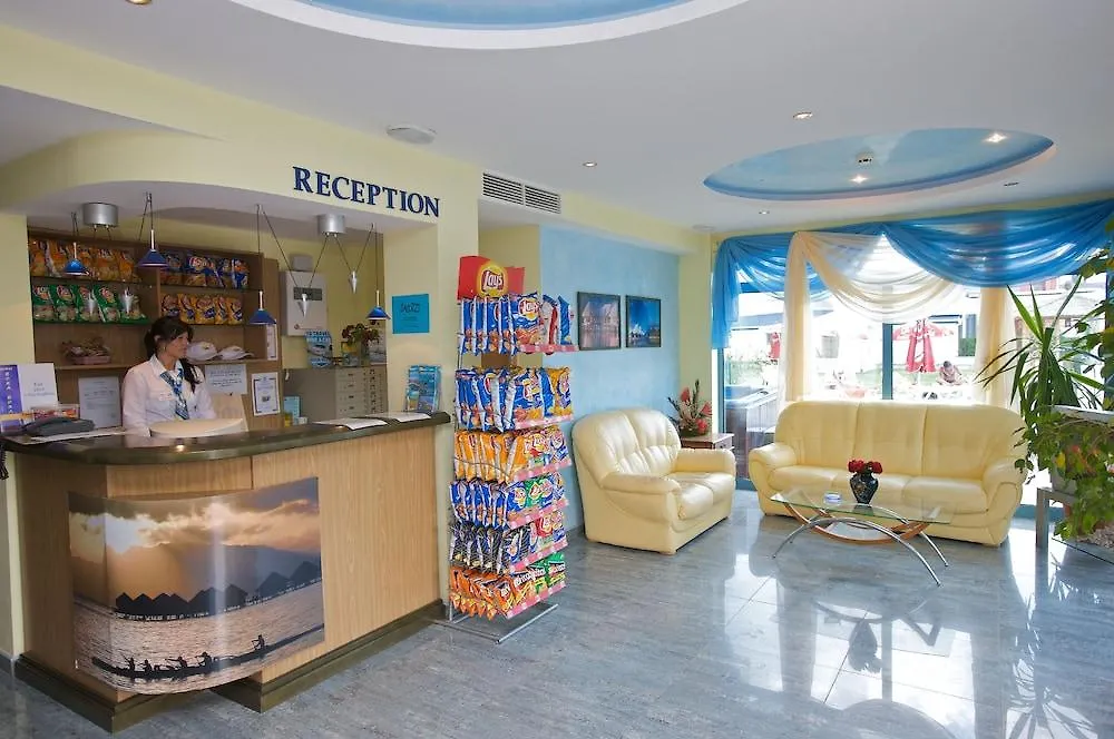 Bora Bora Hotel Σάνι Μπιτς 3*,
